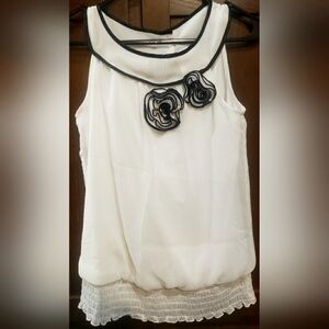 BCX Women's White Sleeveless Blouse With Black Trimmed Flowers, Small, Cute, EUC